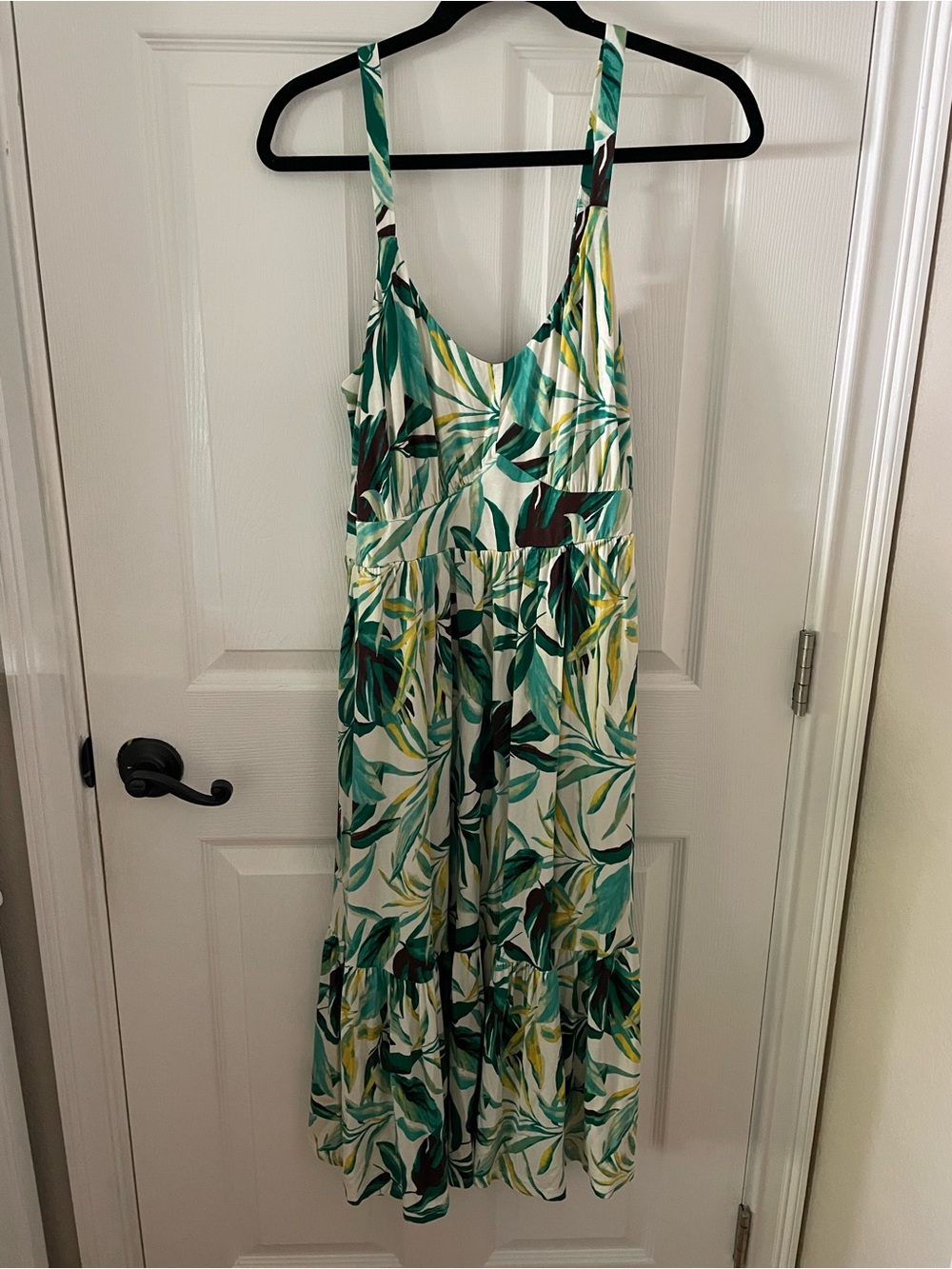MIDI SUPER SOFT TIERED DRESS. Torrid size 1 (1X) - Painted tropical. NWT.